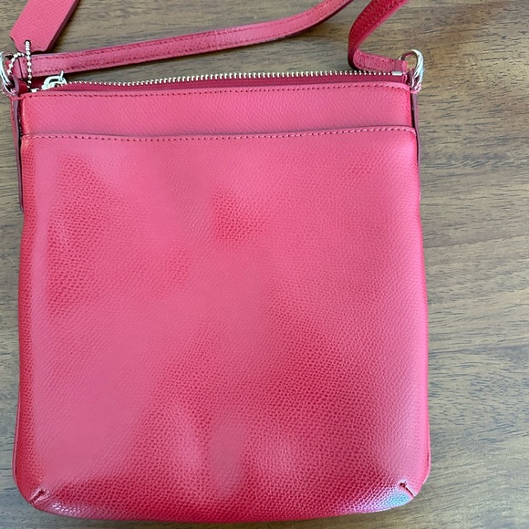 Coach red leather cross-body bag with adjustable strap - Picture 4 of 6